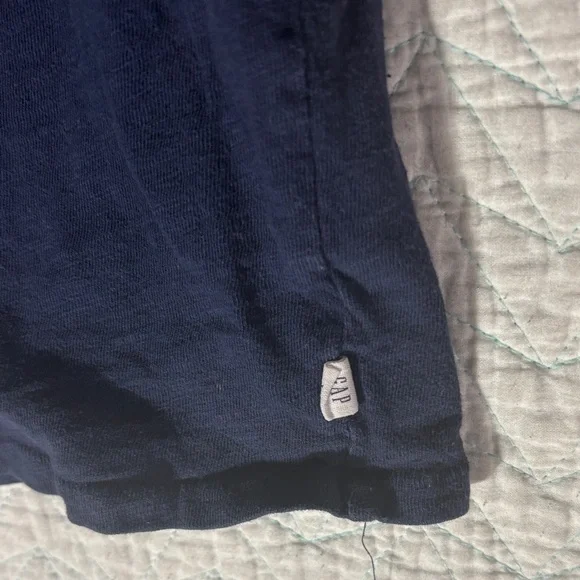 GAP Dark Blue Tee with Shark Sequin Design - Picture 5 of 6